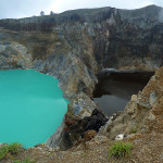 Разноцветные озера вулкана Келимуту, Индонезия