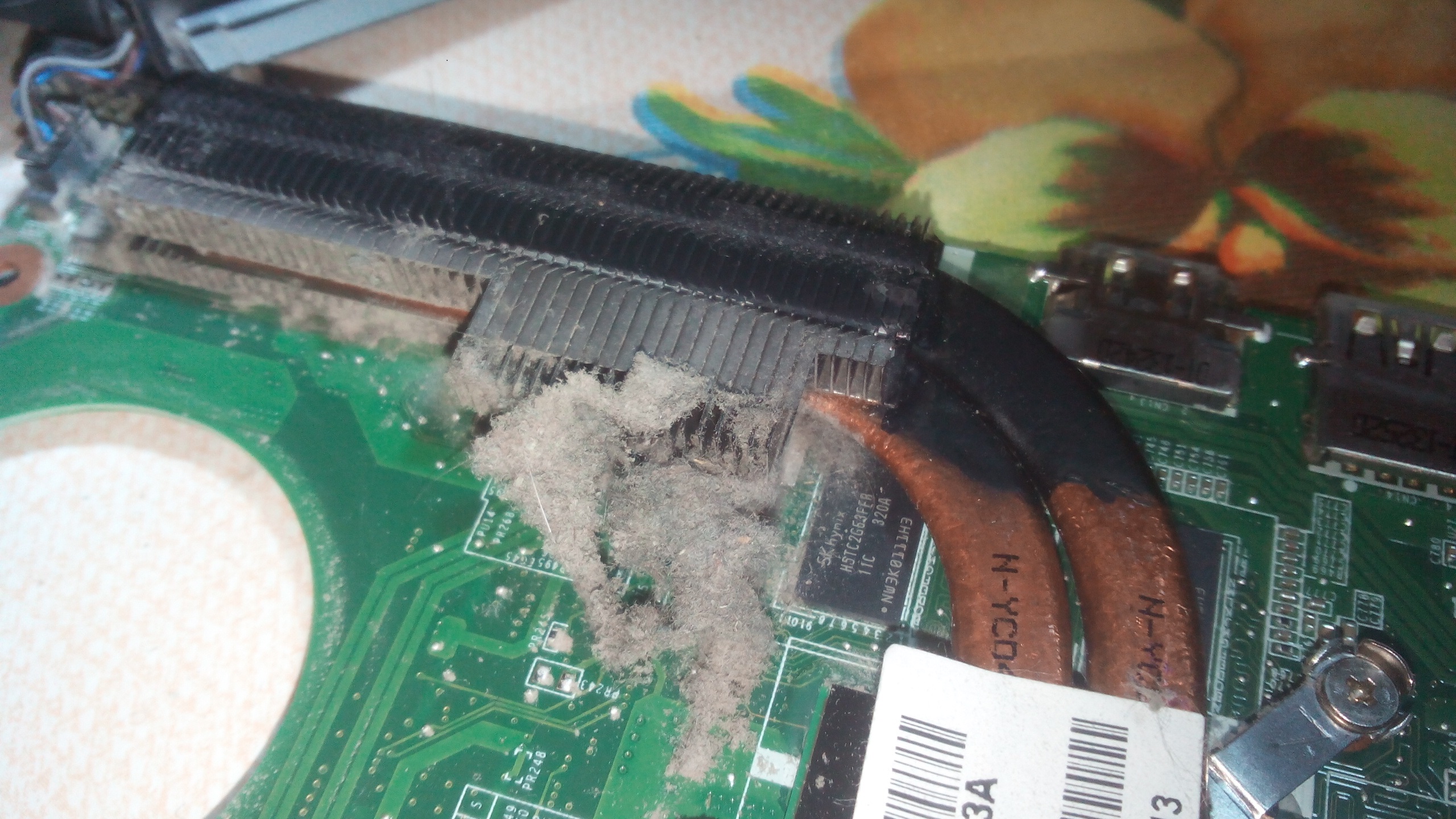 Пыль на системе охлаждения ноутбука