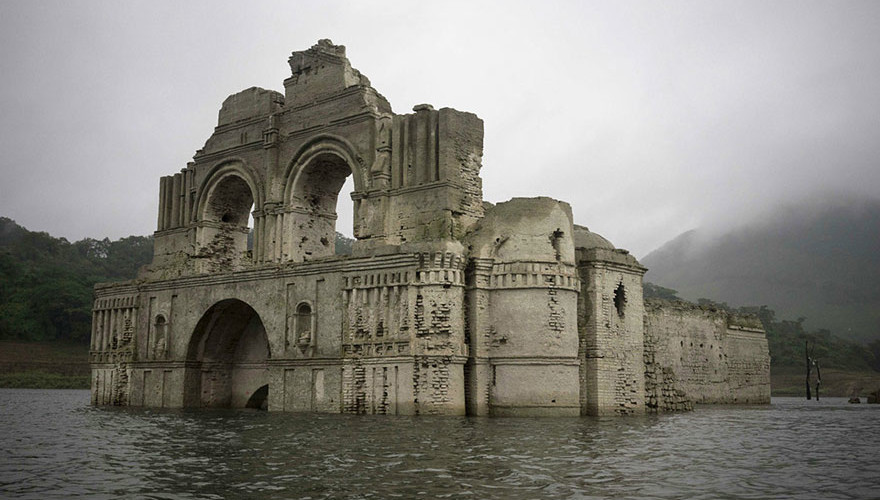 Церковь — призрак в мексиканском водохранилище