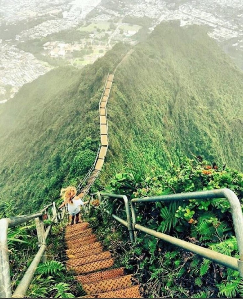 Лестница в небо. Гавайи, Оаху (Фото @BESTWORLDPICS)