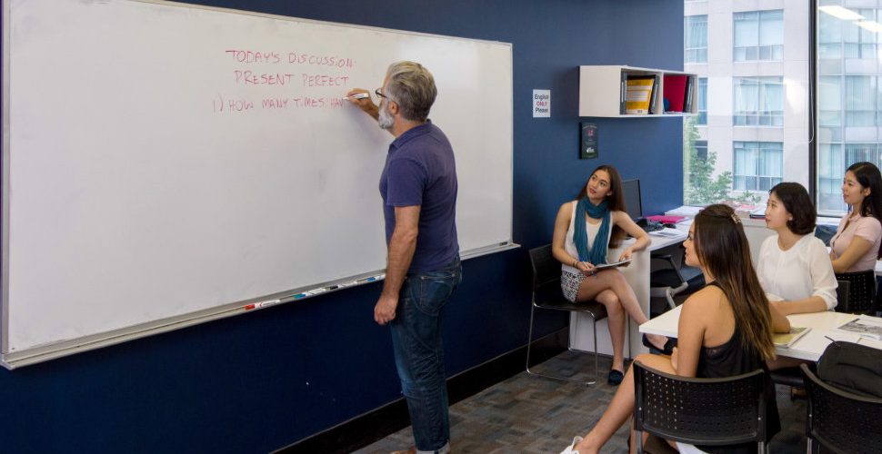 Как написать квартирантам о поднятии аренды: советы и примеры